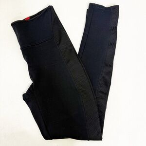 Spanx Textured Panel Ponte Knit Leggings Size Medium 8/10